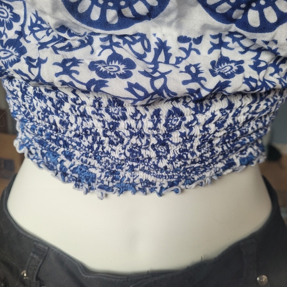 3/$30-CROP TOP FLORAL - Picture 2 of 2